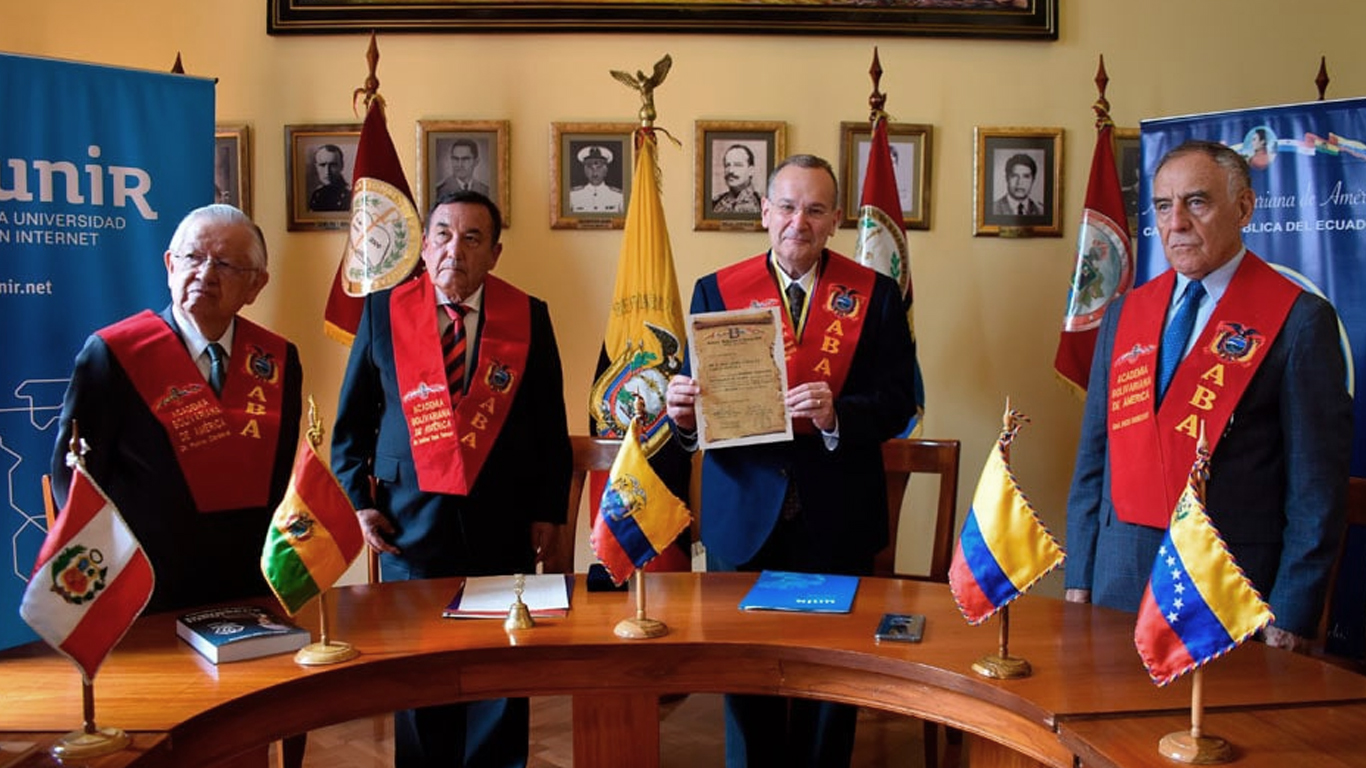 Rector de UNIR Miembro Honorario Extranjero de la Academia Bolivariana de América